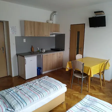 Garsonky V Rodinnom Dome Nitra-luzianky Appartement